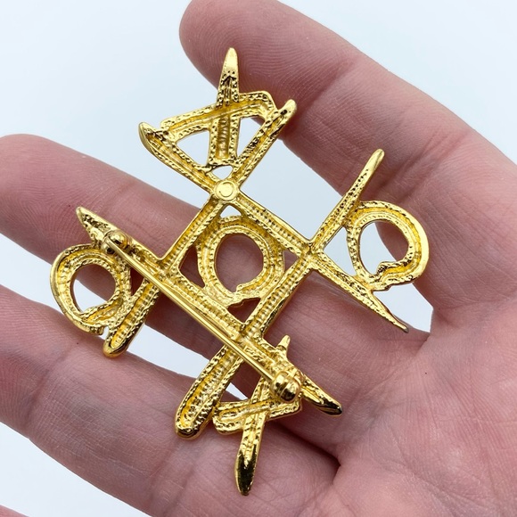 Tic Tac Toe Game Whimsical Gold Tone Fun Brooch Pin - Picture 7 of 9